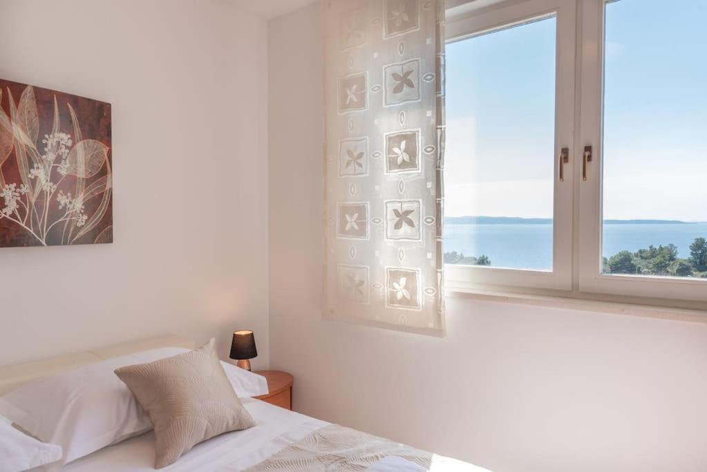 Sea View- Spacious Apartment With Shared Pool スプリト エクステリア 写真