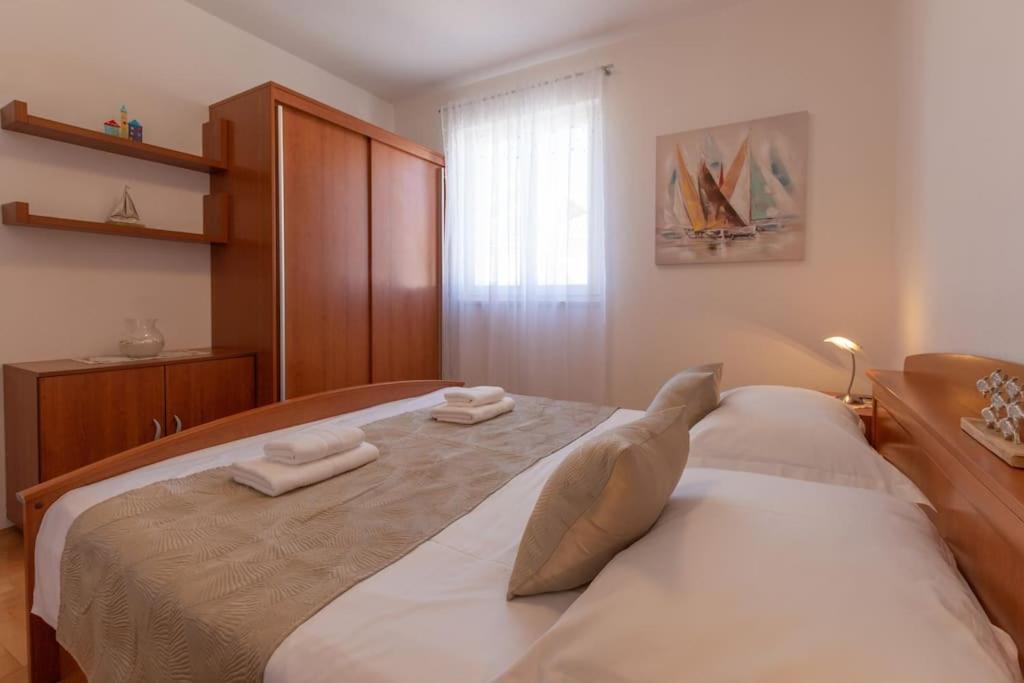 Sea View- Spacious Apartment With Shared Pool スプリト エクステリア 写真