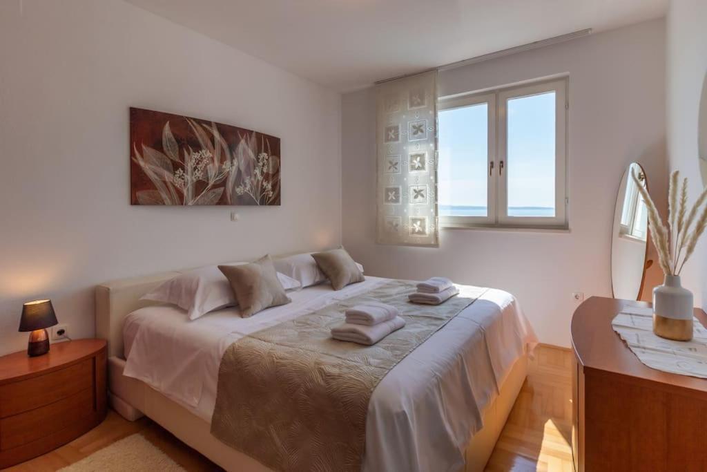 Sea View- Spacious Apartment With Shared Pool スプリト エクステリア 写真