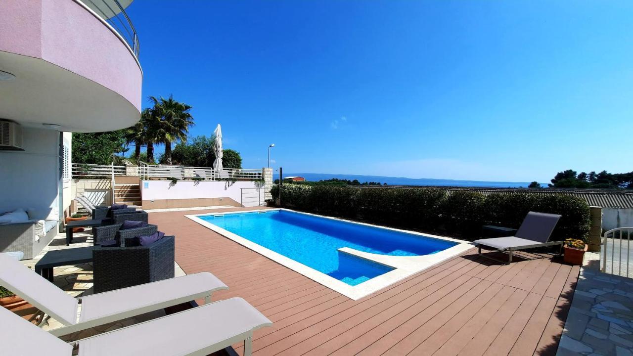 Sea View- Spacious Apartment With Shared Pool スプリト エクステリア 写真