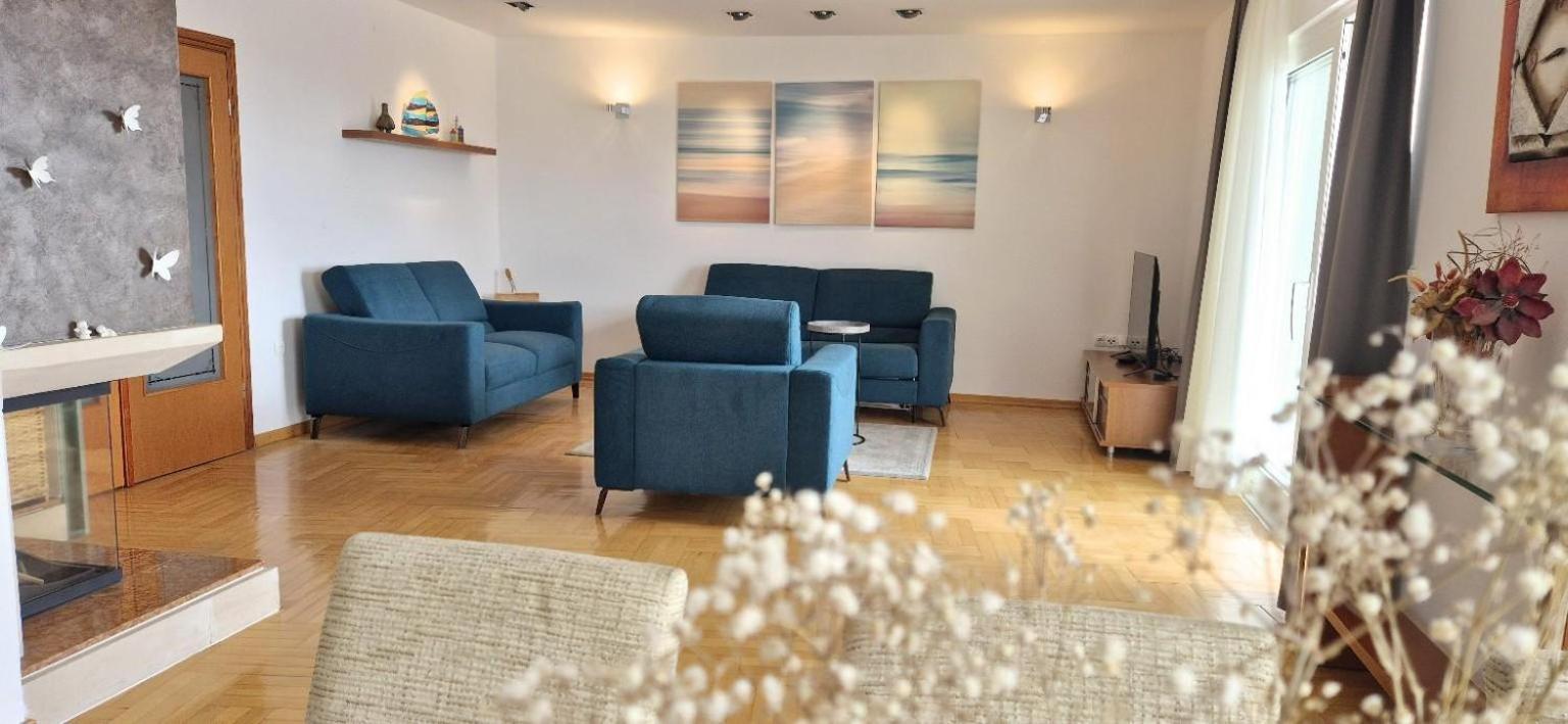 Sea View- Spacious Apartment With Shared Pool スプリト エクステリア 写真